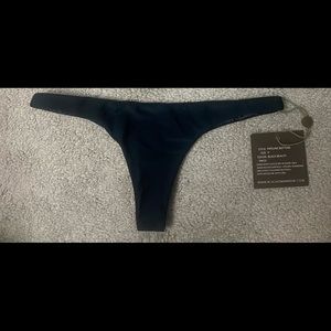 ACACIA pipeline bottom size P in black beauty